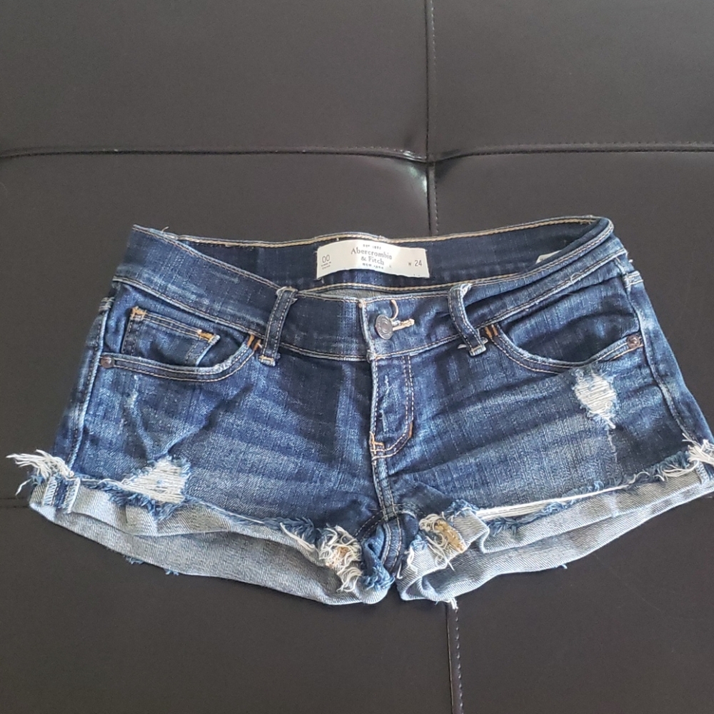 Abercrombie & Fitch Cuffed Denim Shorts size 00